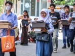 Beasiswa SMA Surabaya Dirombak, Bantuan Naik