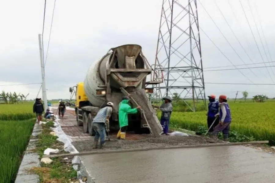 Jalan Beton 1,2 Km Belah Sawah Bojonegoro