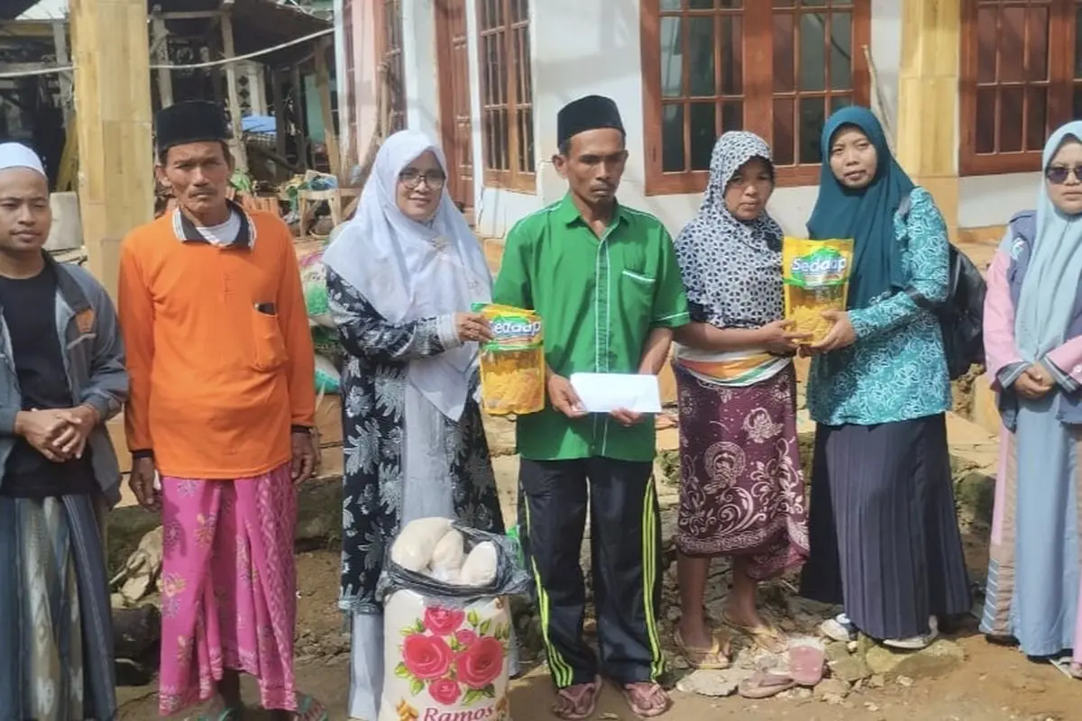 Longsor Pamekasan Isolasi 53 KK, Bantuan Makanan Disalurkan