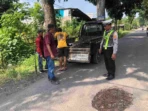 Satlantas Banyuwangi Tambal Jalan 2 Km Cegah Kecelakaan