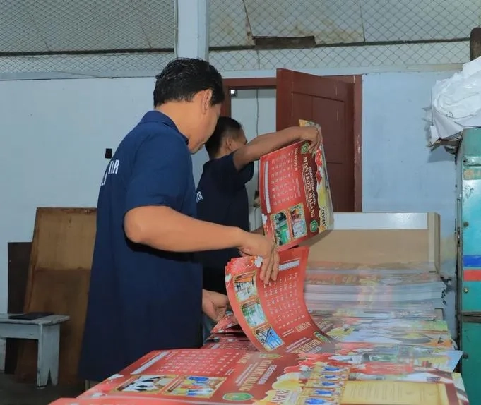Warga Binaan Lapas Blitar Produksi Ribuan Yearbook