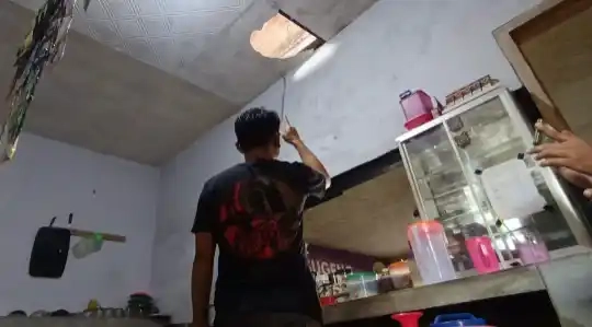 Warkop di Dringu Dibobol, Rokok dan Uang Raib