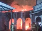 Gudang Sparepart Semut Kalimir Surabaya Terbakar Hebat
