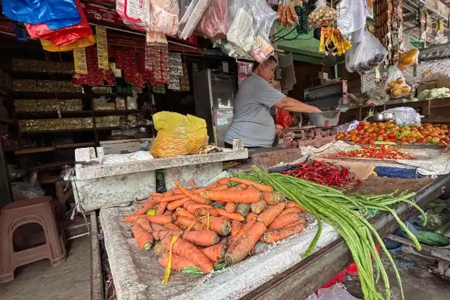 Hari Kedua Ramadan, Cabai Tembus Rp130 Ribu