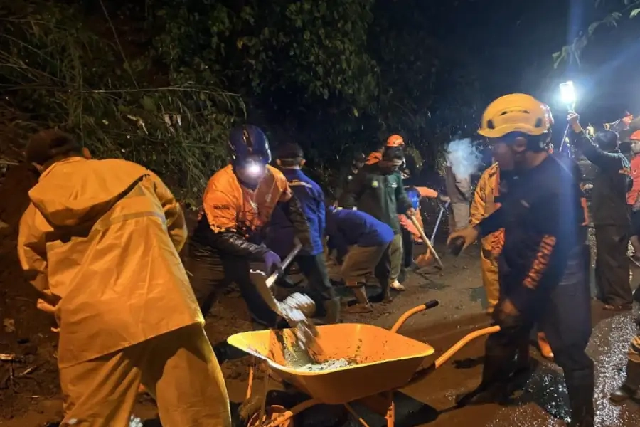 Hujan Lebat Picu Longsor di Trawas