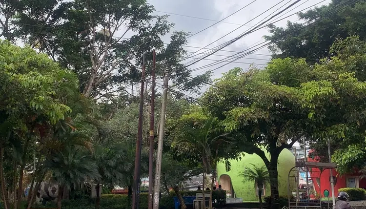 Kabel Udara Batu Segera Masuk Tanah