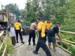 Polres Ponorogo Perbaiki Jembatan Darurat Wagir Lor Polres Ponorogo Perbaiki Jembatan Darurat Wagir Lor