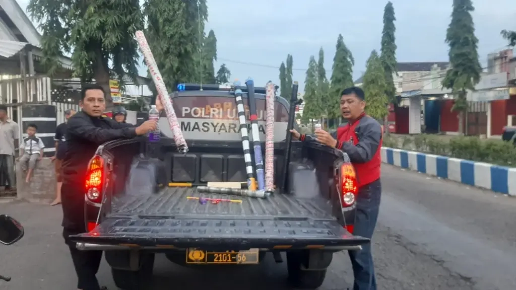 Razia Subuh Pasar Pon, Polisi Sita Petasan