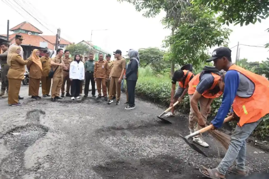 Subandi Perintahkan Hotmix Jalur Sukodono