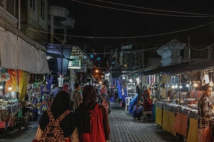 Ampel Membludak, Ibadah dan Kuliner Berpadu