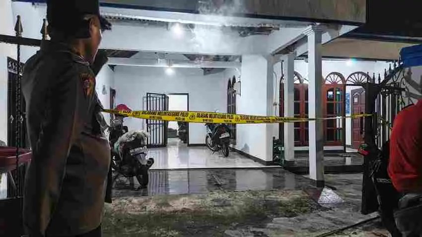 Brankas dan 14 HP Koperasi Digondol Siang Hari