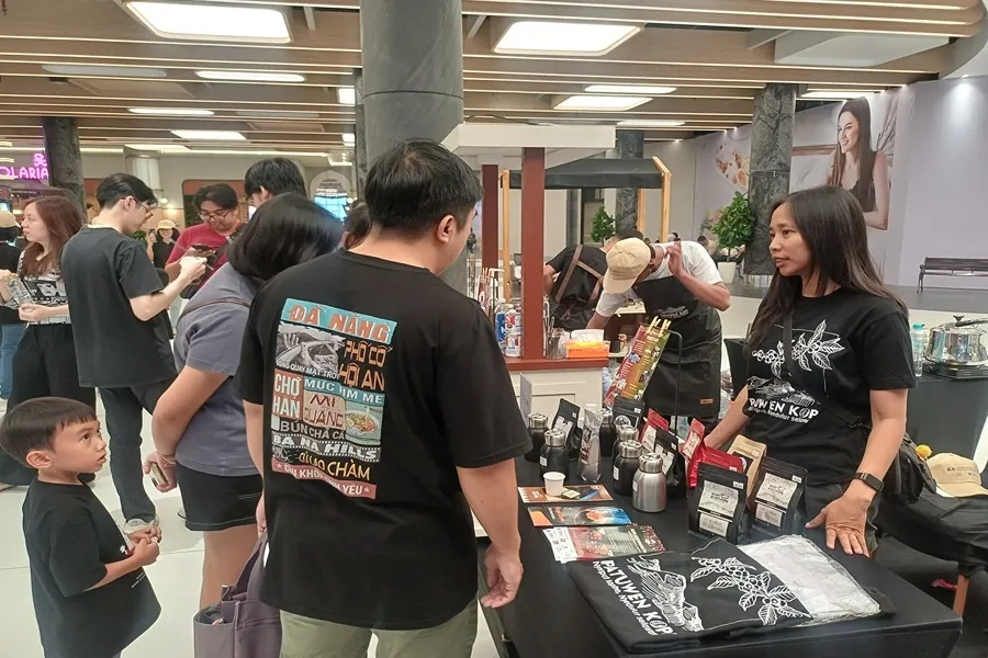 Dosen Petra Intervensi Bisnis Petani Kopi Malang