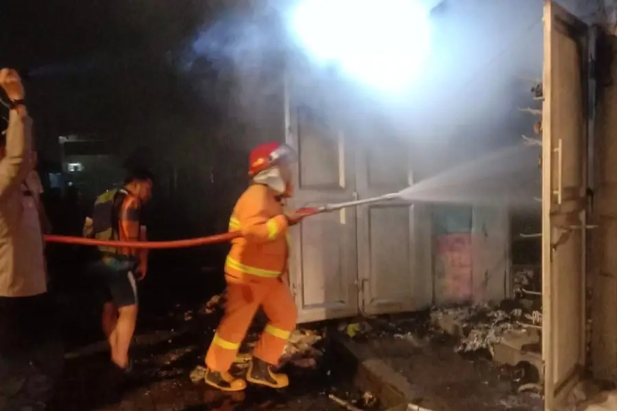 Dua Kios Sarangan Terbakar, Rugi Rp150 Juta