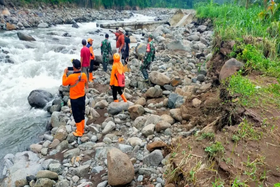 Dua Warga Situbondo Hanyut, Pencarian Masih Berlangsung
