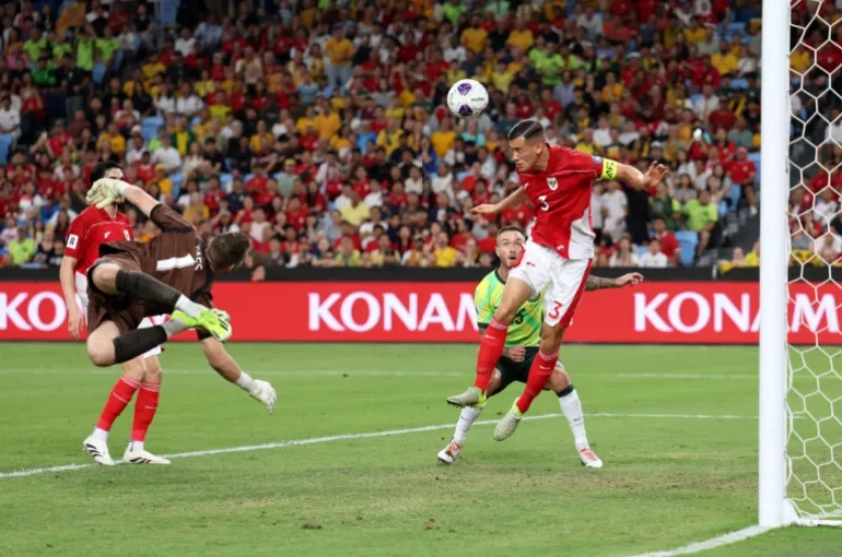 Idzes Sabet Pemain Terbaik, Transparansi Voting Dipertanyakan