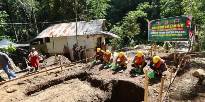 Jembatan Ambruk, TNI Kebut Akses Warga Banyuwangi