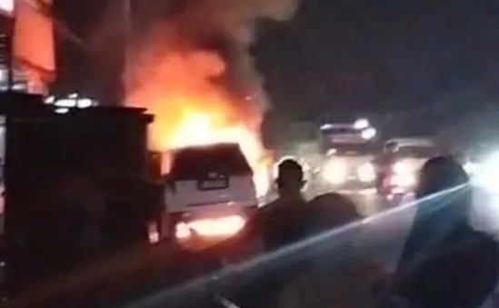 Mobil Keluarga Terbakar, Kerugian Capai Rp300 Juta