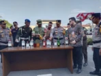 Polres Kediri Musnahkan 1.097 Botol Miras
