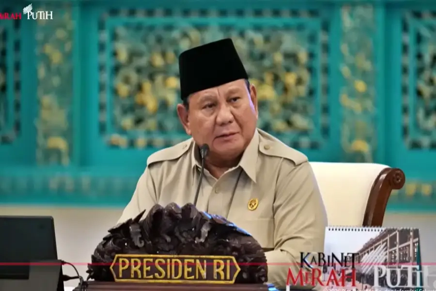 Prabowo Kaji Pangkas Gaji Pejabat dan WFH ASN