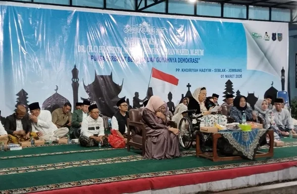 Sahur Keliling Nyai Sinta Soroti Demokrasi dan Persatuan