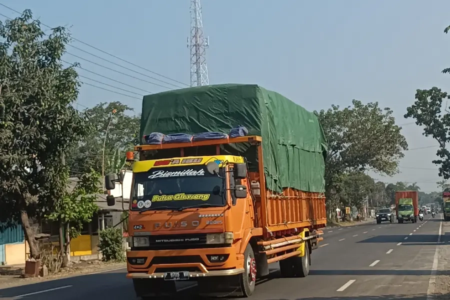 Truk Tiga Sumbu Dilarang Melintas Saat Mudik