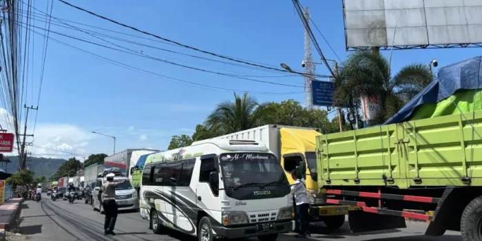 Antrean Ketapang Lumpuhkan Logistik, Sopir Merugi