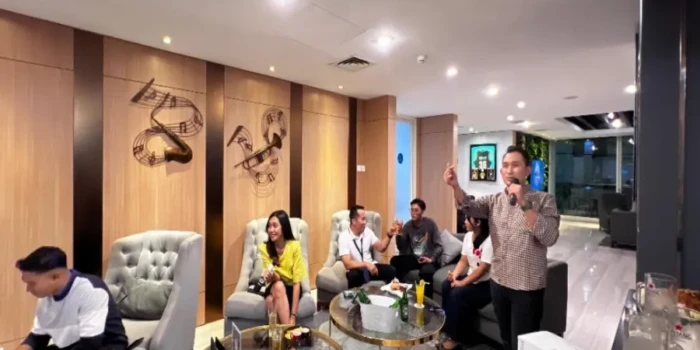 Hotel Gabung Meeting, Karaoke, dan Diet Sehat