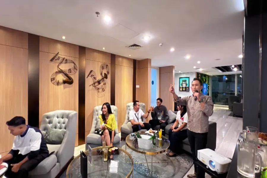 Hotel Gabung Meeting, Karaoke, dan Diet Sehat
