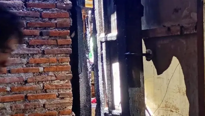 Kebakaran Besuki Hanguskan Dua Rumah, Diduga Korsleting