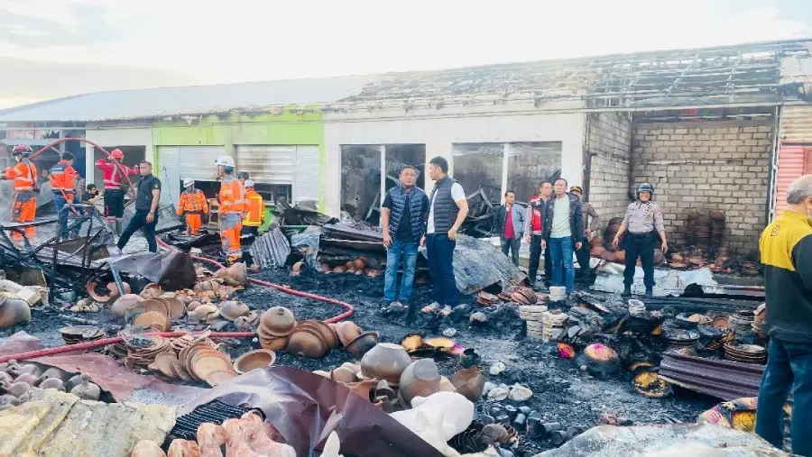 Kebakaran Pasar Tuban, Puluhan Kios Gerabah Hangus
