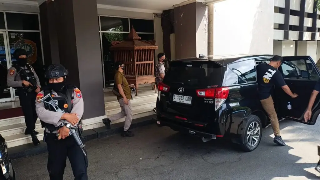 KPK Geledah Rumah Bupati, Sita Uang Puluhan Juta