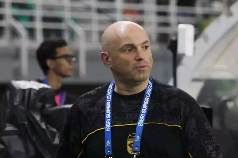 Persebaya Tertekan, Tavares Tunggu Kepastian Pemain