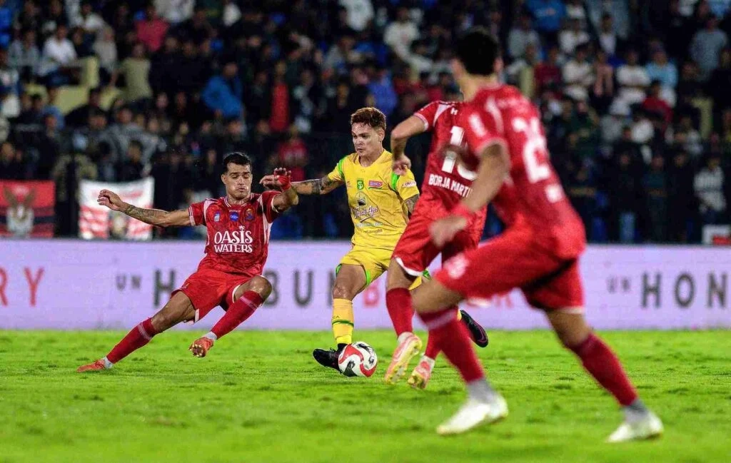 Persija Tertekan, Persebaya Siap Gagalkan Ambisi