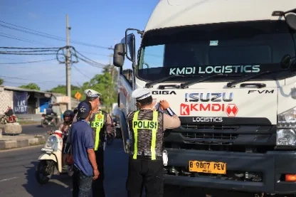 Polres Gresik Sikat Truk Bandel di Pantura