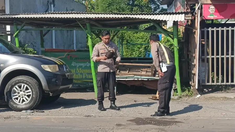 Salip Bus, Pasutri Tewas Terlindas di Lumajang