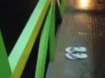 Sandal Misterius di Jembatan, Dugaan Darurat Patah