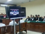Sidang Korupsi Sugiri Disorot, 12 Pengacara Turun Sidang Korupsi Sugiri Disorot, 12 Pengacara Turun