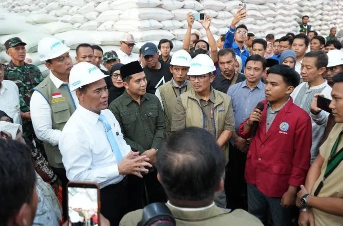 Stok Beras 4,9 Juta Ton, Transparansi Bulog Diuji