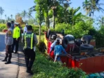 Truk Masuk Parit, Sopir Diduga Lalai Truk Masuk Parit, Sopir Diduga Lalai