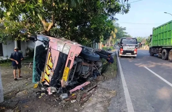 Truk Tangki Nyungsep, Sopir Diduga Mengantuk