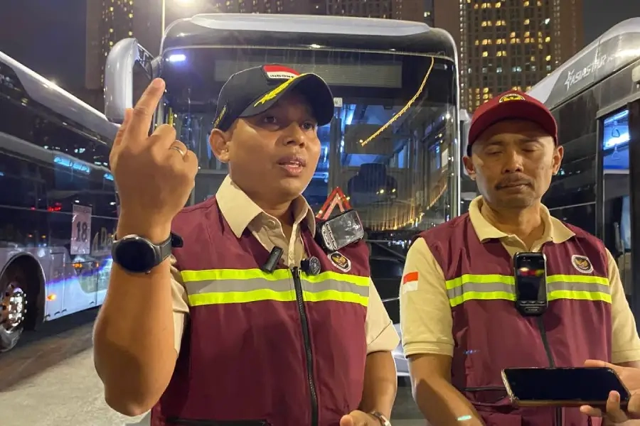 140 Bus Shalawat Disorot, Waktu Tunggu Dipertanyakan