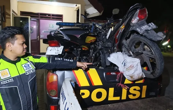 Adu Banteng Maut Tewaskan Pengendara di Jombang