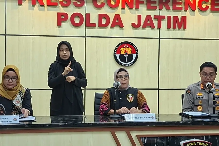 Ayah Tiri Hamili Anak Kembar di Surabaya