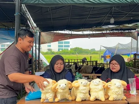 Bonus Boneka Dongkrak Penjualan Kurban