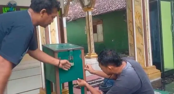 CCTV Bongkar Aksi Pencuri Kotak Amal Jombang