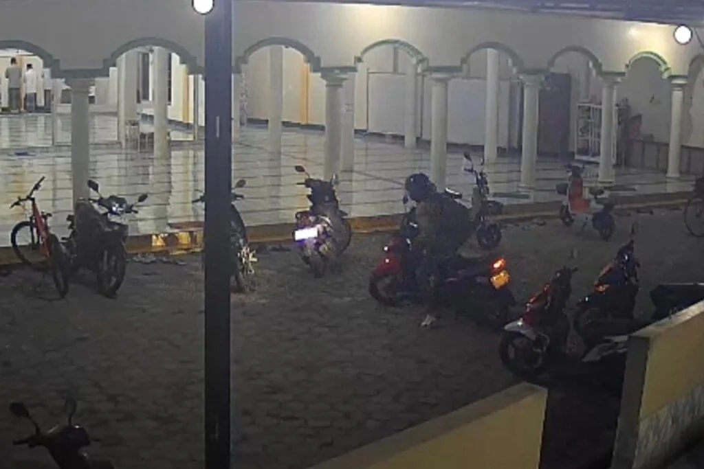 CCTV Ungkap Pencurian Motor Subuh di Ngawi