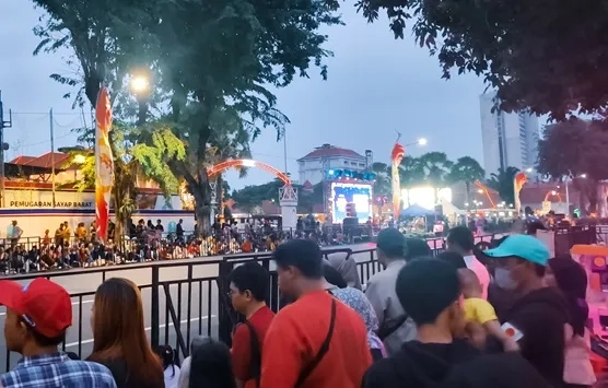 Doa Anak Yatim Warnai Surabaya Vaganza 2026