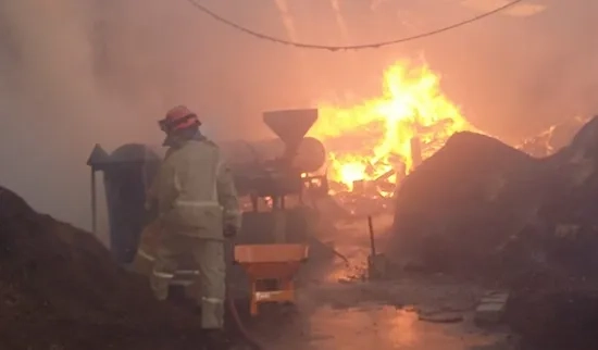 Pabrik Serbuk Jombang Terbakar, Penyebab Masih Diselidiki