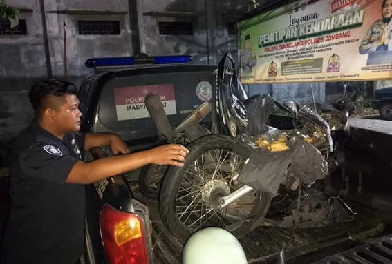Pengendara Mobil Kijang Diduga Lalai, Pemotor Terlindas