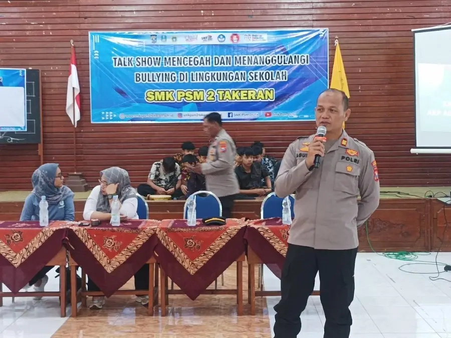 Polisi Magetan Masuk Sekolah Tekan Judol-Pinjol